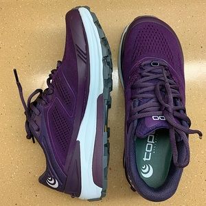 Topo athletic shoes- Ultraventure 2 - New